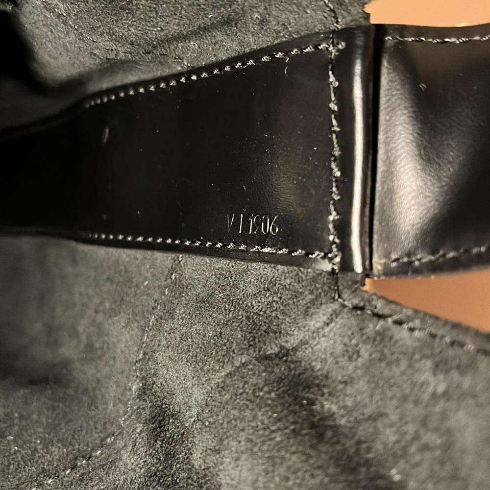 Louis Vuitton Black Epi Sac Seau - Picture 13 of 16